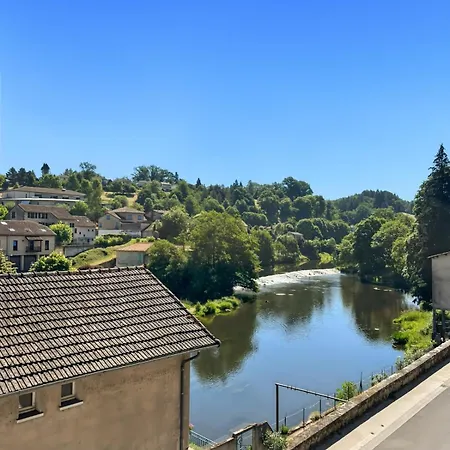 Lumineux Sous Les Toits -vue Riviere Laroquebrou